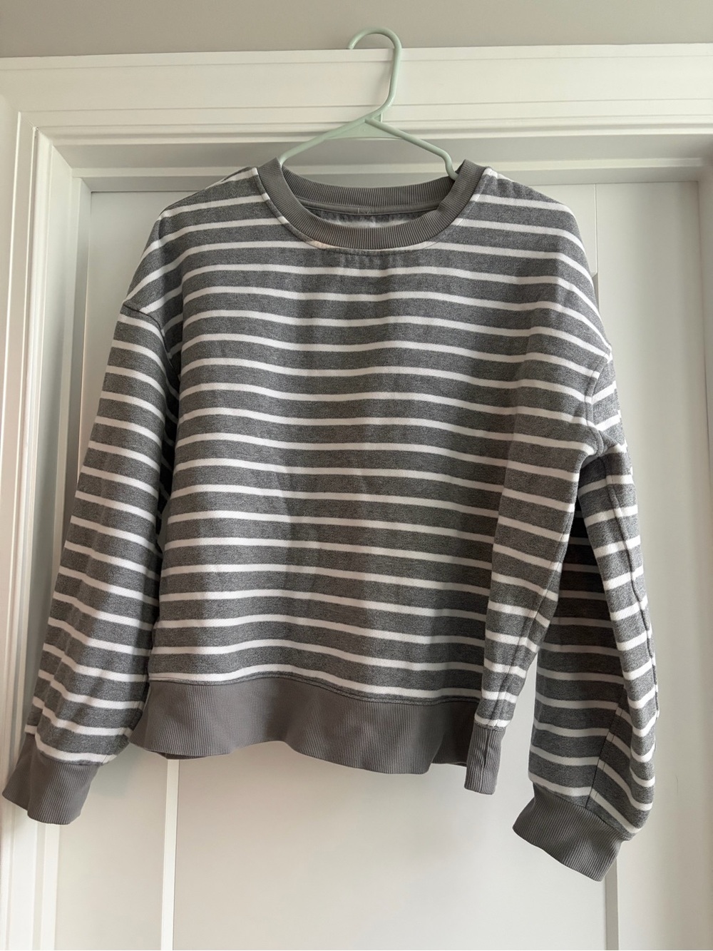Lululemon Womens Striped Crewneck Gray And White Size Small
